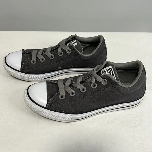 Converse || Junior Chuck Taylor All Star Classic Sneakers in Gray size 3. - Picture 3 of 9